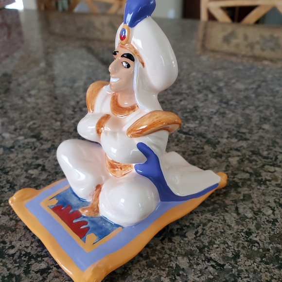 DISNEY Aladdin on Magic Carpet Figurine!! - Picture 2 of 9